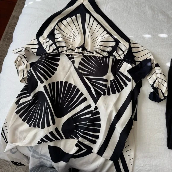 Commense Top + Skirt Set - Picture 3 of 5